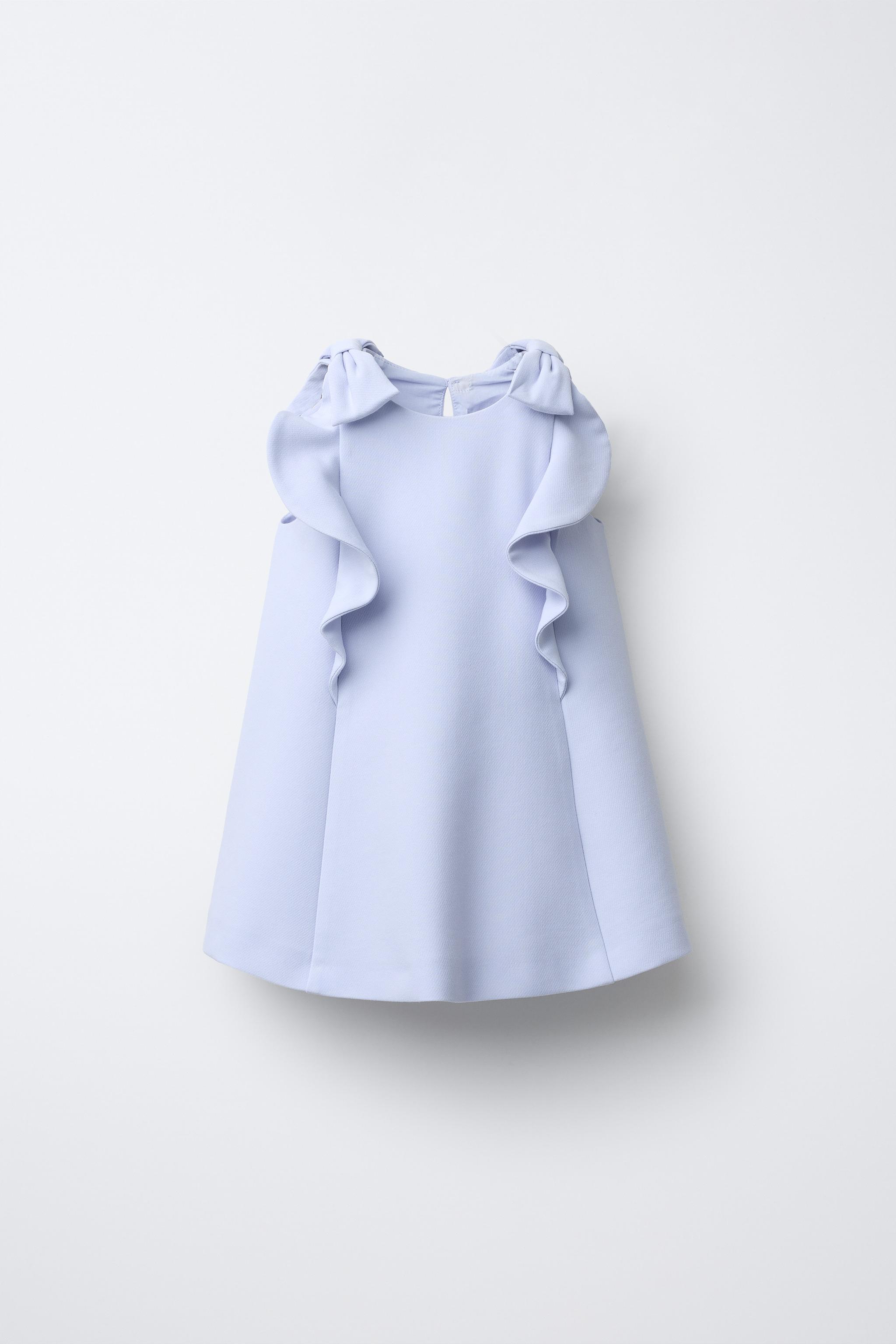 ROBE À VOLANTS ET LACETS